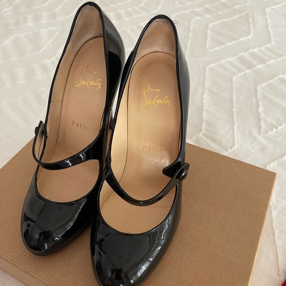 Super classy Red bottoms- size 7. Worn less than 5 times - Picture 6 of 10